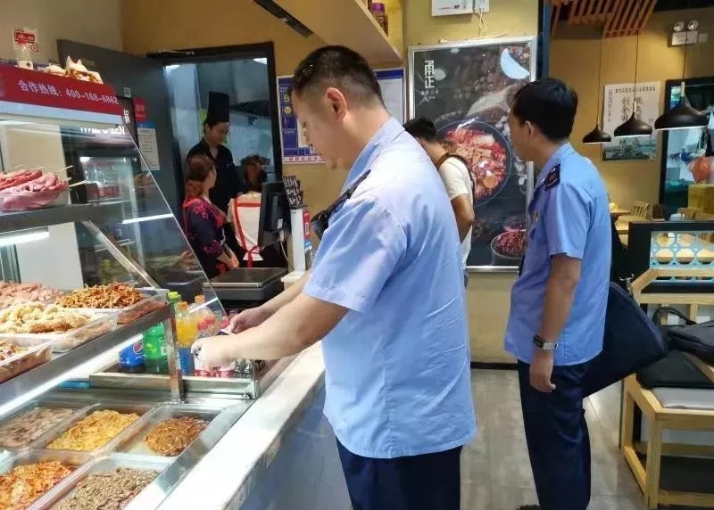 1564975974359702.jpg 640.webp (3).jpg